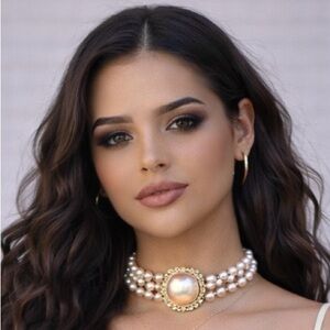 Elegant Pearl and Gold Choker Necklace